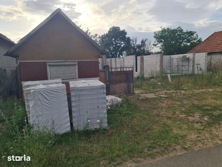 Casă cu 5 camere cu Teren 1496 Mp în Bocsig