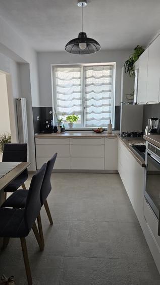 Apartament cu 3 camere decomandat în Lotrioara