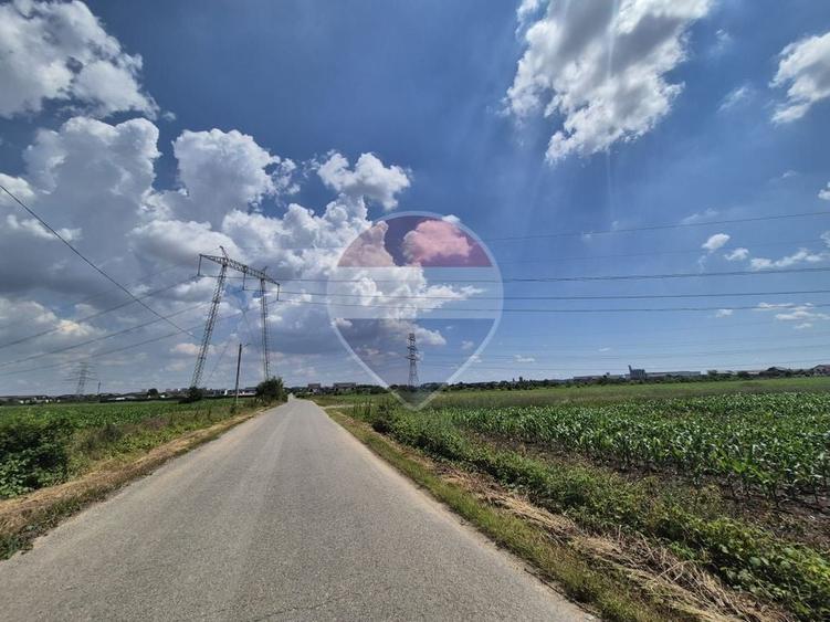 Teren Construcții intravilan de 4087 mp, în Olteni