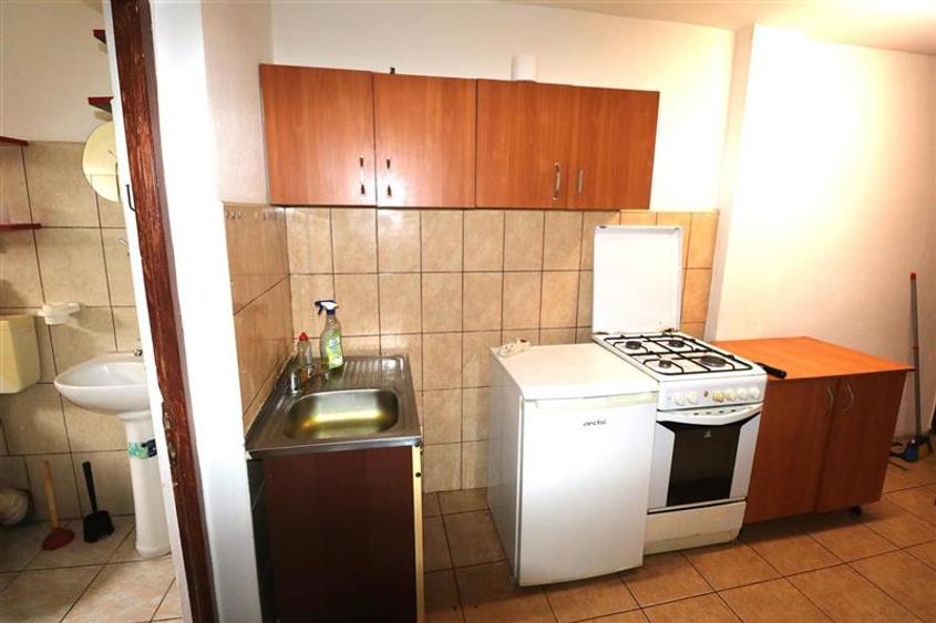 Apartament cu 2 camere nedecomandat în Aradului