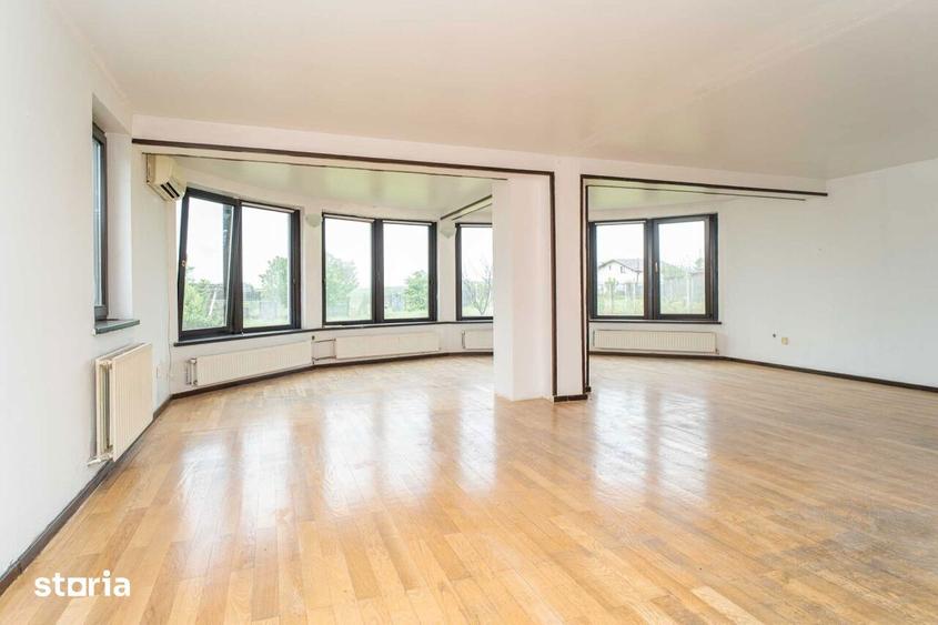 Casă cu 7 camere cu Teren 1495 Mp în Miroslava