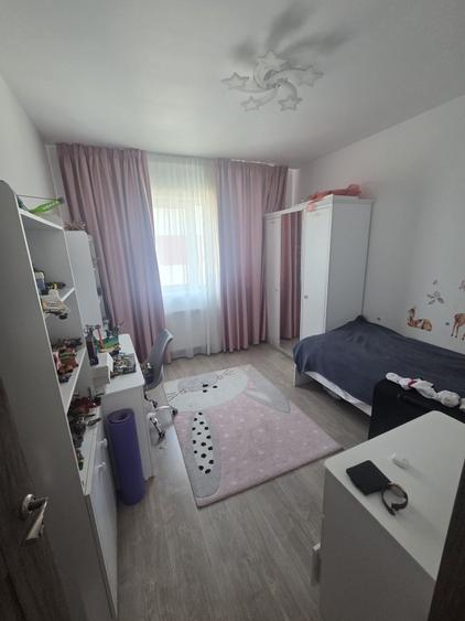 Casă cu 4 camere în Militari