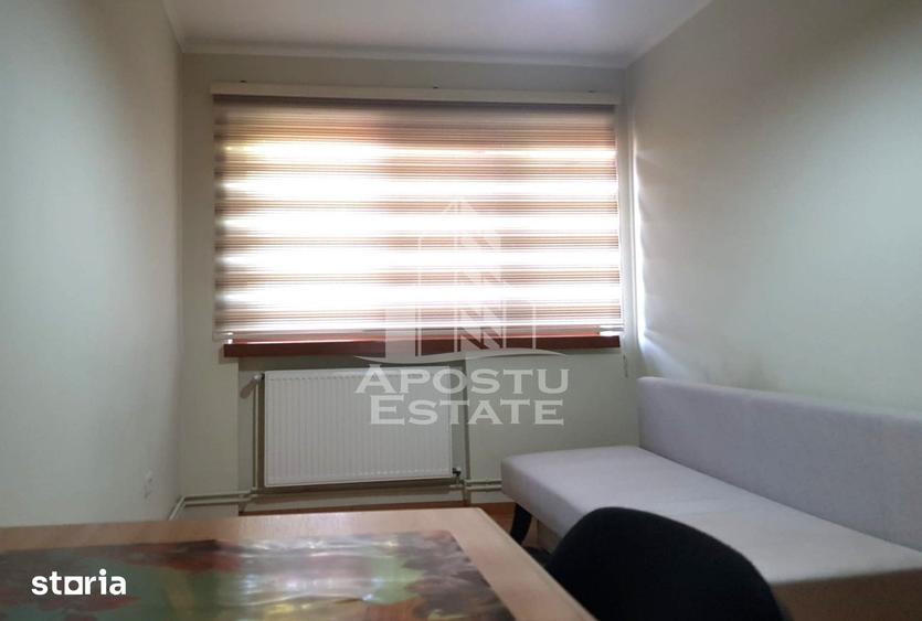 Apartament cu 3 camere semidecomandat în Central