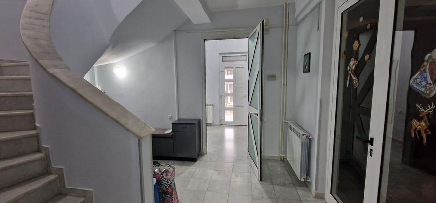 Casă individuală cu 5 camere cu Canalizare în Coiciu
