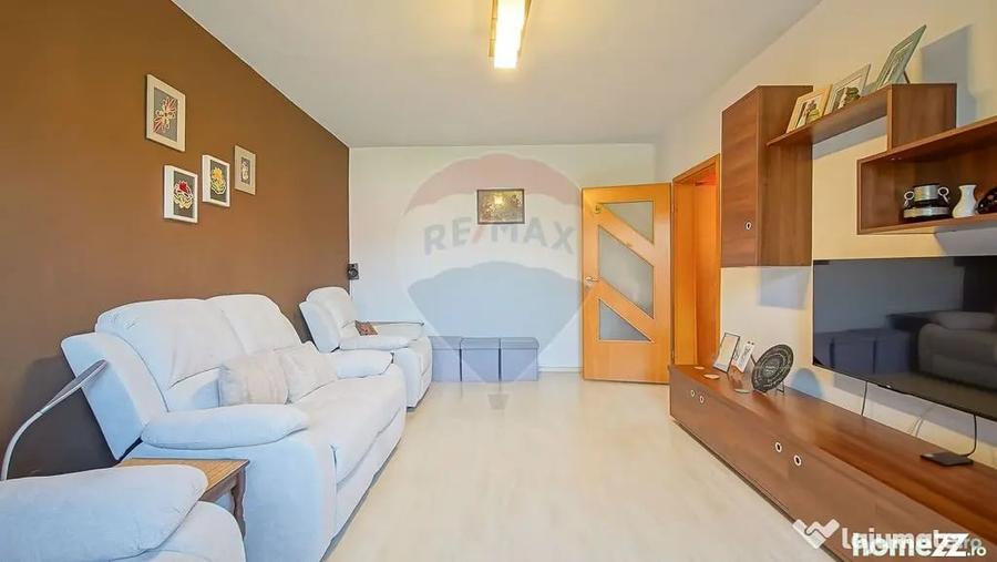 Apartament cu 3 camere decomandat în Răcădău