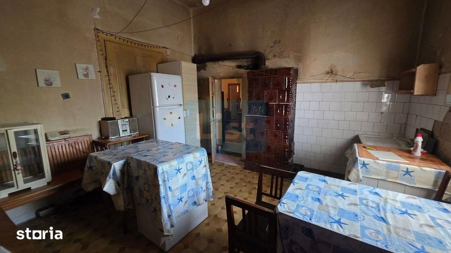 Casă cu 4 camere cu Teren 478 Mp în Central