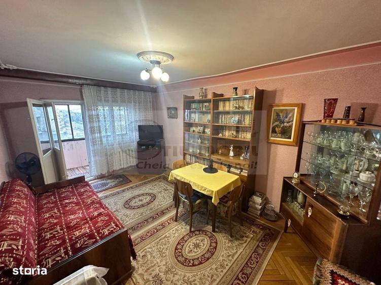 Apartament cu 3 camere decomandat în Hala Centrală