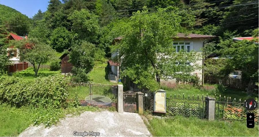 Casă cu 6 camere cu Teren 1100 Mp în Central
