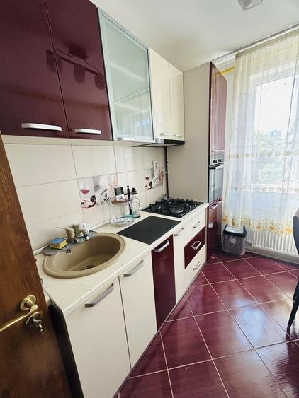 Apartament cu 2 camere semidecomandat în Craiovei