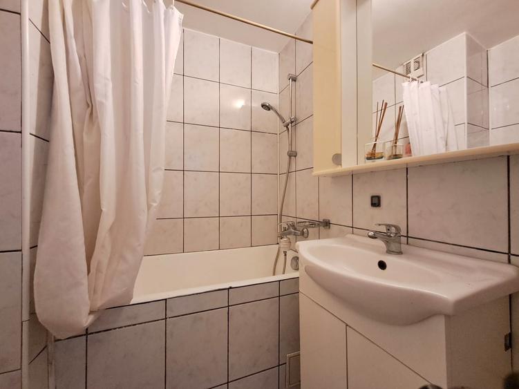 Apartament cu 2 camere semidecomandat în P-ța Romană