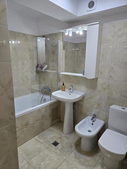 Apartament cu 3 camere decomandat în Lazaret