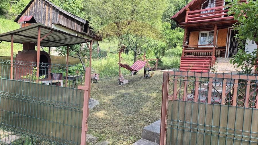 Casă cu Teren 863 Mp în Dolhești