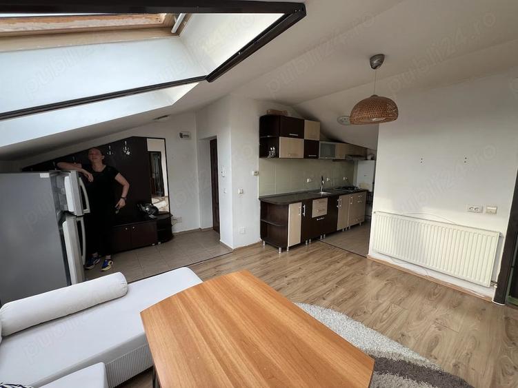 Apartament cu 3 camere semidecomandat în Central