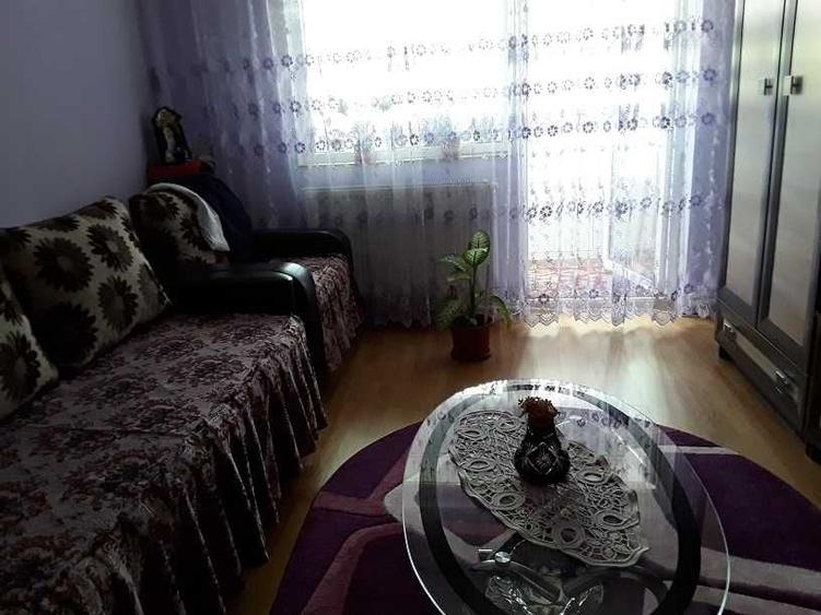 Apartament cu 3 camere decomandat în Petros
