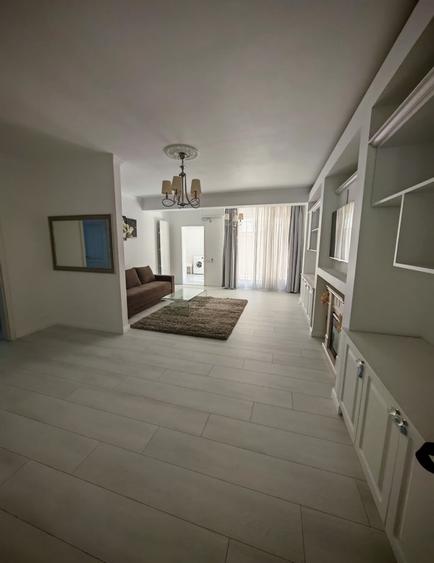 Apartament cu 3 camere decomandat în Aviației