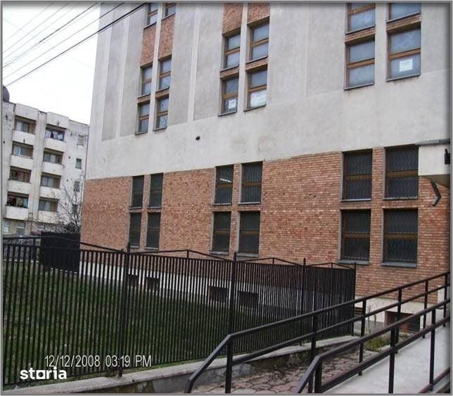Spațiu comercial, de 1,936 mp, în Vest