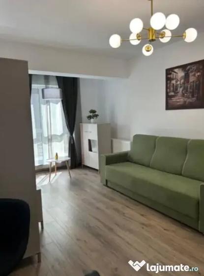 Garsonieră decomandată în Central