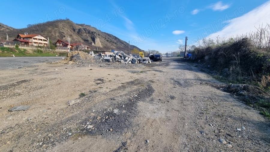 Teren de 4200 mp, în Gura Văii