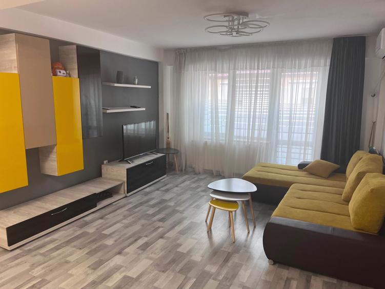 Apartament cu 3 camere semidecomandat în Central