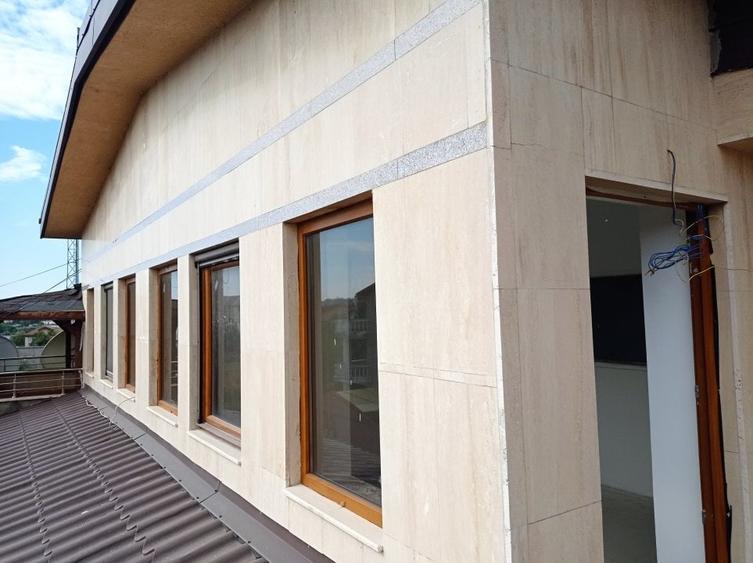 Casă individuală cu 8 camere cu Canalizare în Fundeni