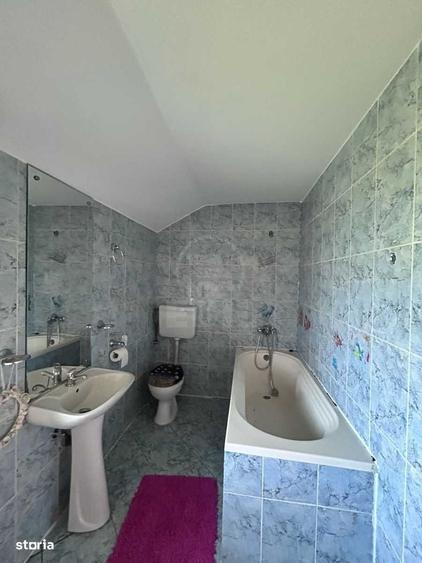 Casă cu 3 camere semidecomandat în Florești