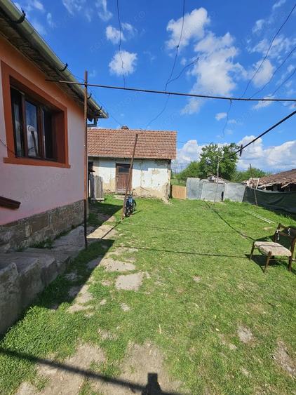 Casă cu 2 camere cu Teren 1427 Mp în Rogoz