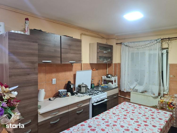 Apartament spatios cu 4 camere, 2 balcoane Marghita, zona Penny - 8