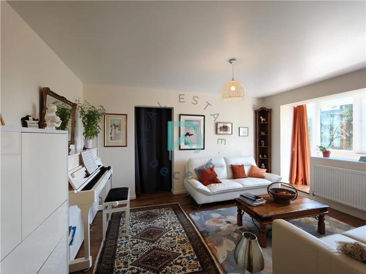 Apartament cu 3 camere semidecomandat, mobilat în Centrul Civic