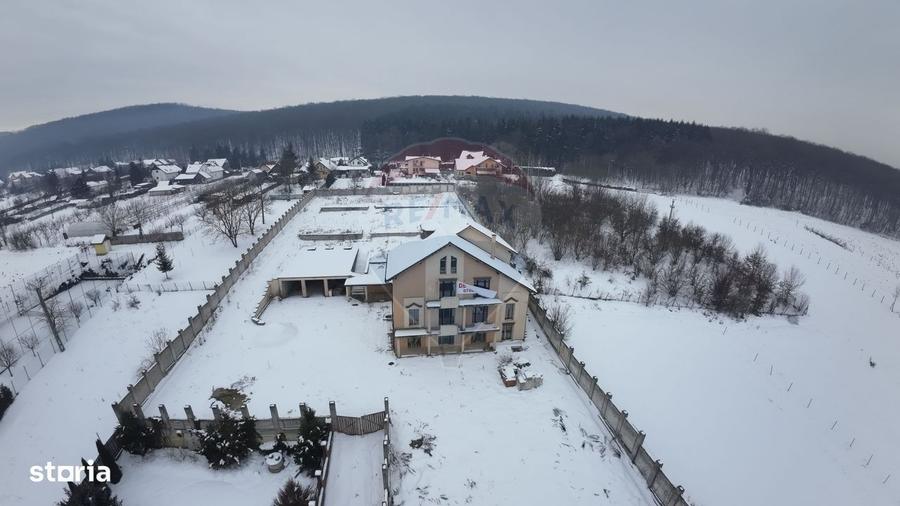 Casă cu 4 camere cu Teren 3700 Mp în Ivănești