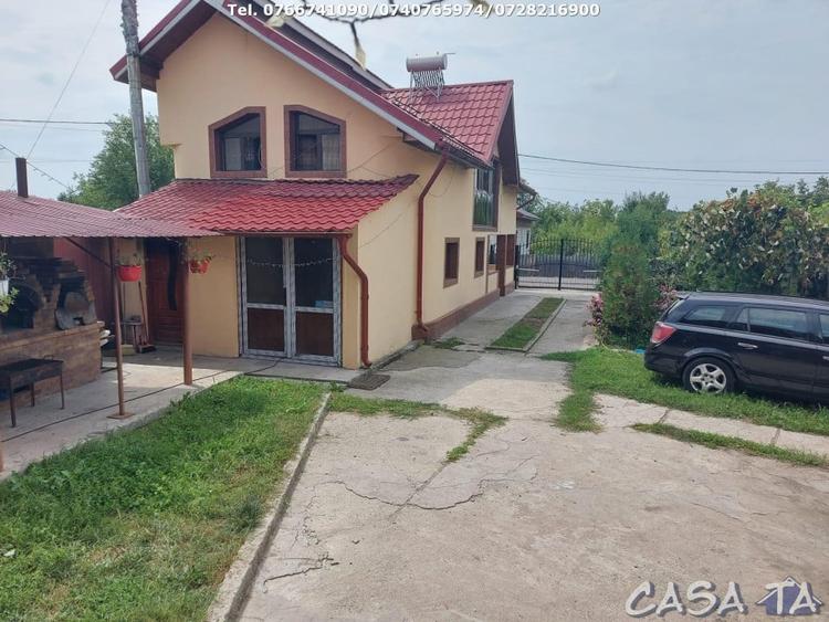 Casă individuală cu 6 camere cu Garaj în Drăguțești