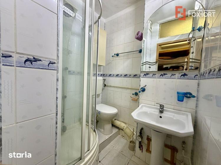 Apartament cu 3 camere decomandat, mobilat în Aradului