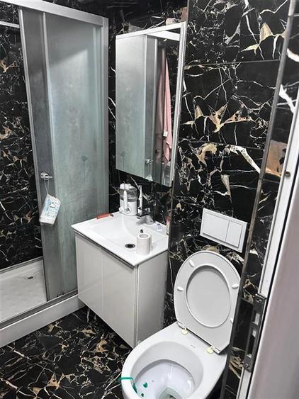 Apartament cu 3 camere decomandat, mobilat în Baza 3
