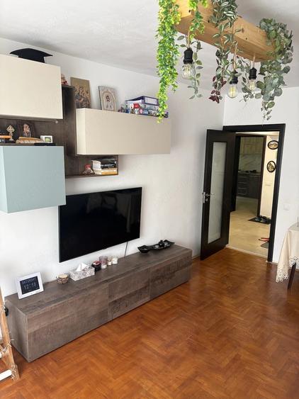 Apartament cu 3 camere decomandat în Răcădău