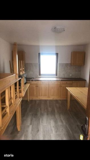 Casă cu 10 camere cu Teren 300 Mp în Central