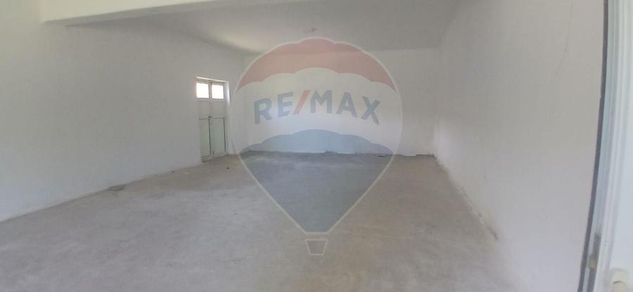Spațiu comercial, de 376 mp, în Valea Lungă-Cricov