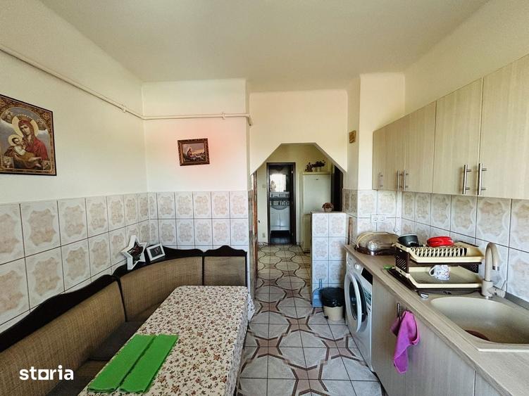Apartament cu 3 camere decomandat, mobilat în Piața Cluj