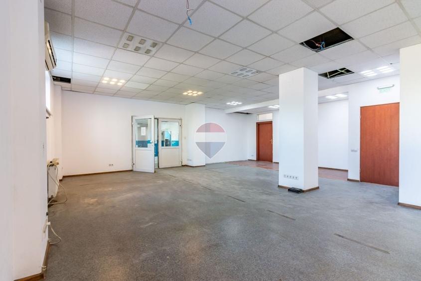 Spațiu industrial, de 1,550 mp, în Glina