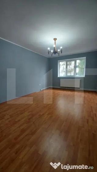 Apartament cu 3 camere decomandat în Simeria