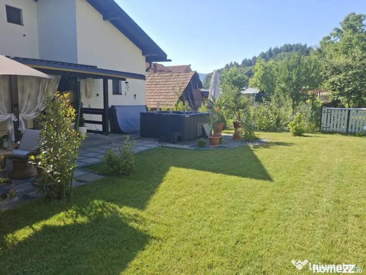Casă cu 5 camere cu Teren 850 Mp în Firiza