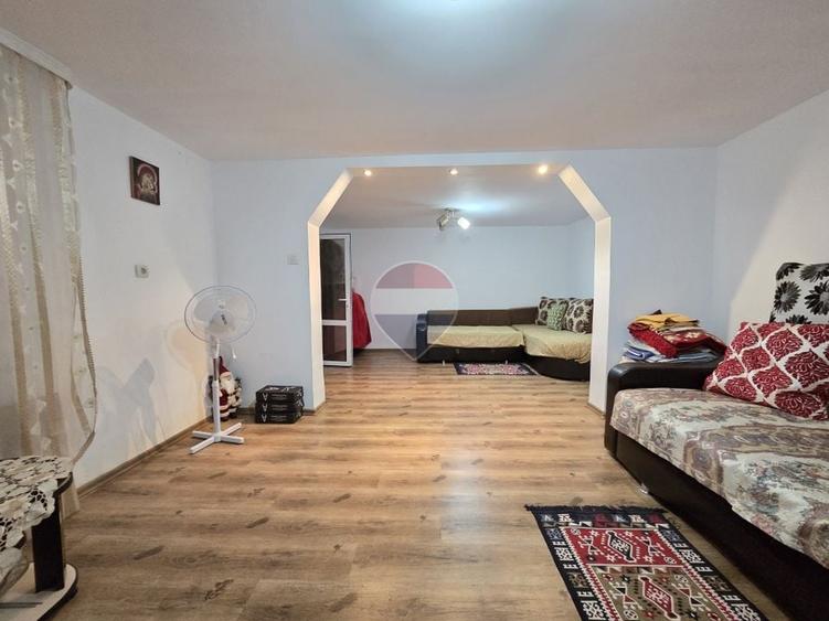 Casă cu 3 camere cu Teren 1000 Mp în Bătinești