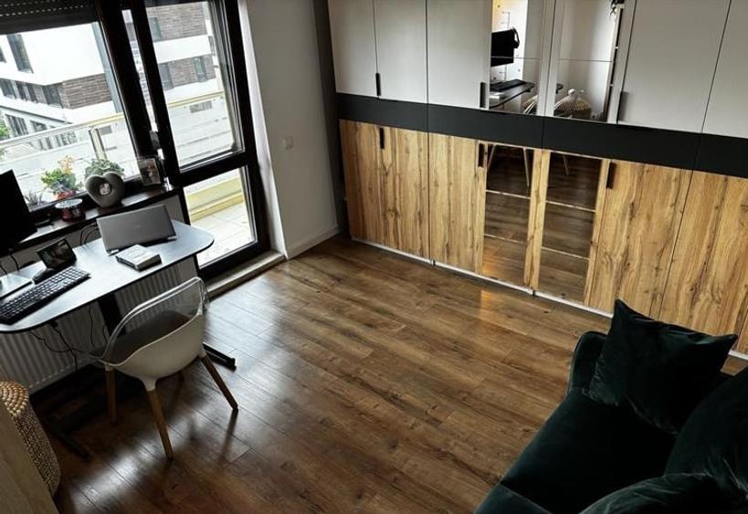 Apartament cu 3 camere semidecomandat, mobilat în Pipera