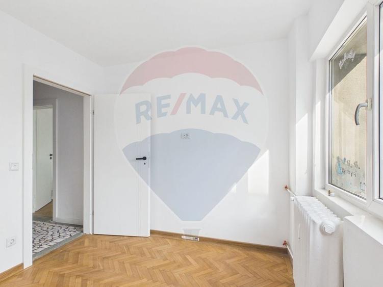 Apartament cu 3 camere decomandat, mobilat în Lacul Tei