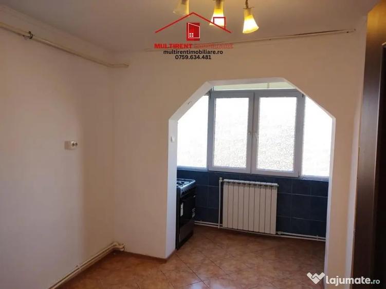 Apartament cu 3 camere decomandat în Piața Nouă
