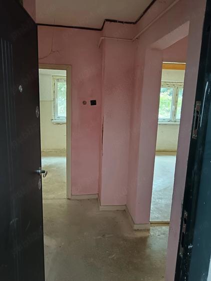 Garsonieră decomandată în Coman