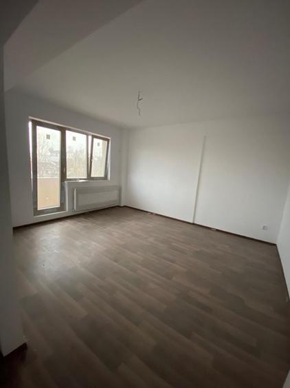 Apartament cu 3 camere decomandat în Băneasa