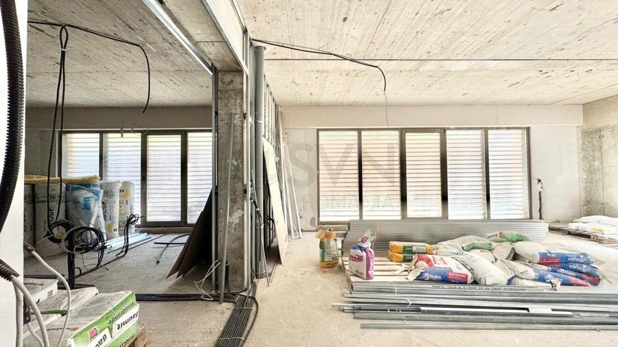 Apartament cu 3 camere decomandat în P-ța Victoriei