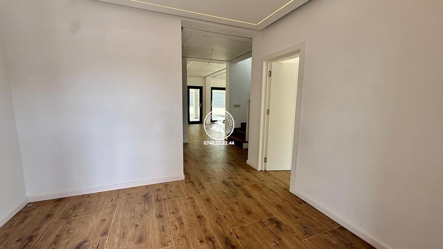 Casă cu 5 camere cu Teren 400 Mp în Valea Lupului