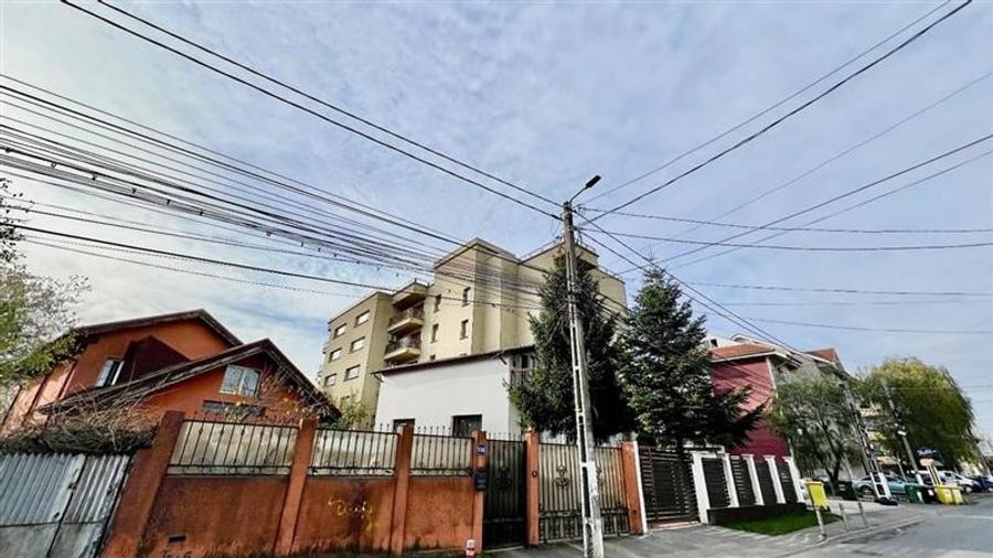 Birou, de 2,490 mp, în Central