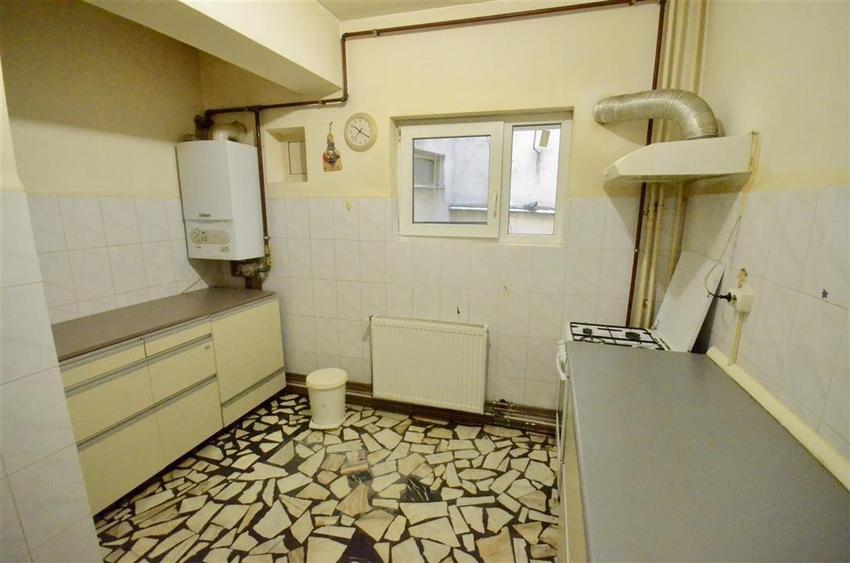 Apartament cu 4 camere decomandat în Dacia
