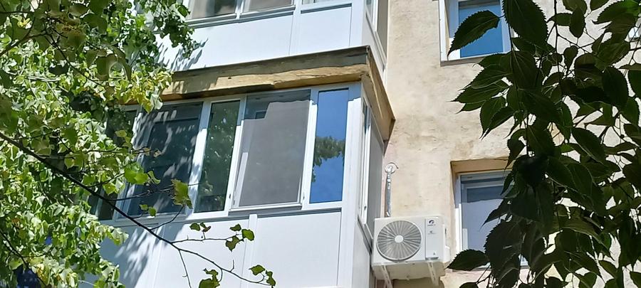 Apartament cu 3 camere semidecomandat în Tomis Nord